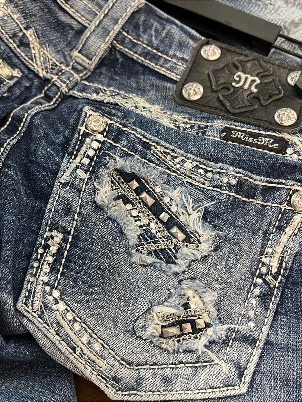 Miss Me Signature Straight Rhinestone Embellished Pockets Denim Jeans Size 28 - Picture 9 of 9